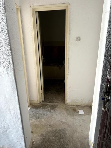 Garsonieră decomandată în Coman