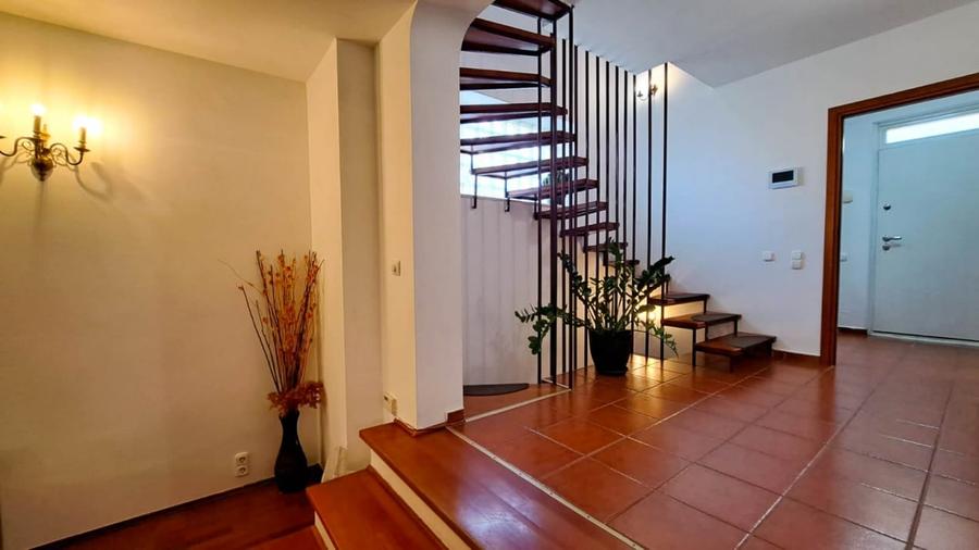Duplex cu 5 camere cu Canalizare în Voluntari