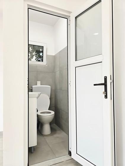 Spatiu comercial central Balotesti, 21.3 mp, curte 25mp, complet renovat - 11