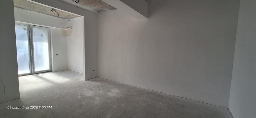 Apartament cu 3 camere decomandat în Metalurgiei