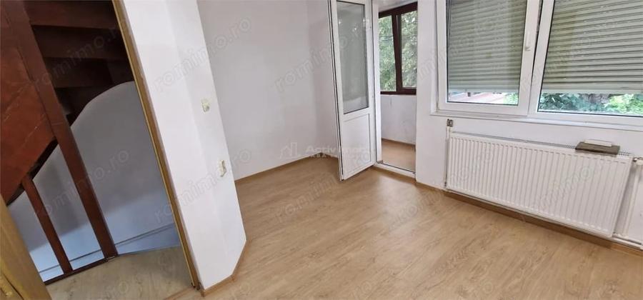 Casă cu 5 camere cu Teren 155 Mp în Muncitoresc