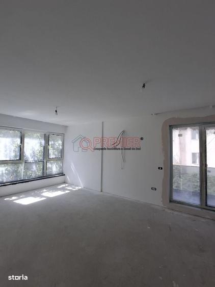 Apartament cu 4 camere în Apărătorii Patriei