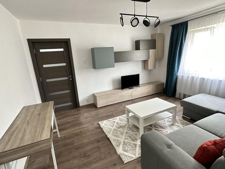 Apartament cu 2 camere semidecomandat în Micro 6