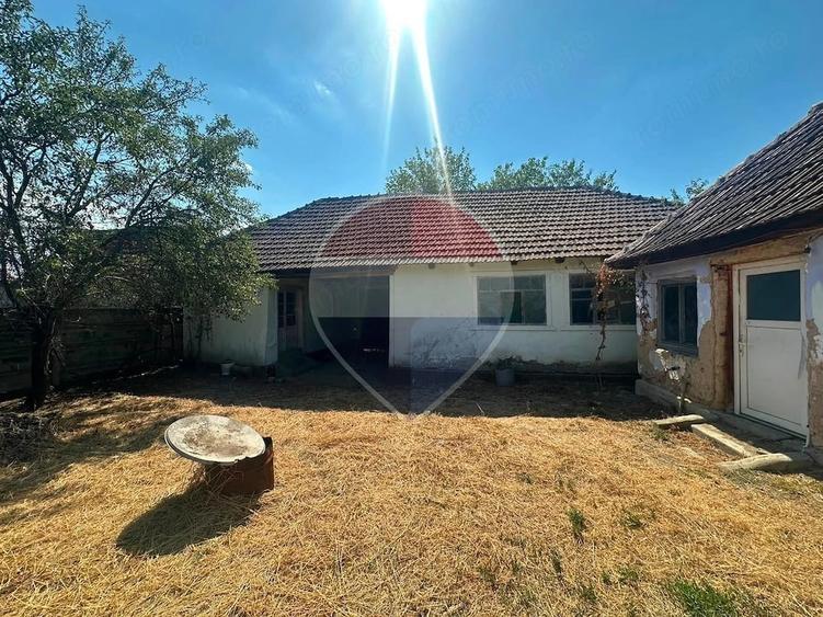 Casă cu 3 camere cu Teren 1151 Mp în Săldăbagiu Mic
