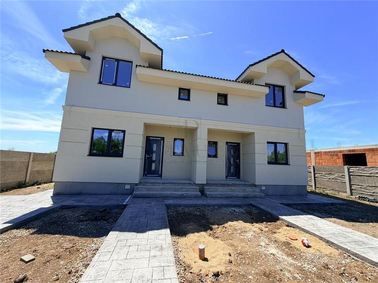 Duplex cu 4 camere cu Teren 297 Mp în Moșnița Nouă
