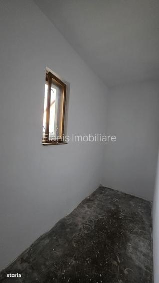 Casa de 3 camere, 130 mp., curte si gradina in zona Micro 1