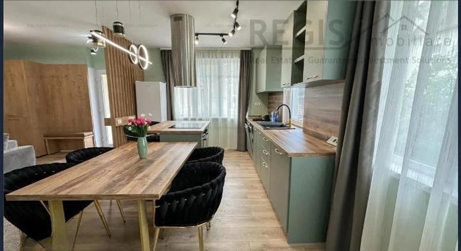 Apartament cu 3 camere semidecomandat în Central