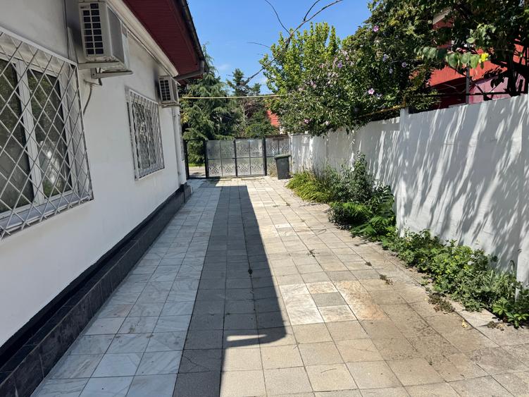 Casă individuală cu 4 camere cu Canalizare în Vatra Luminoasă