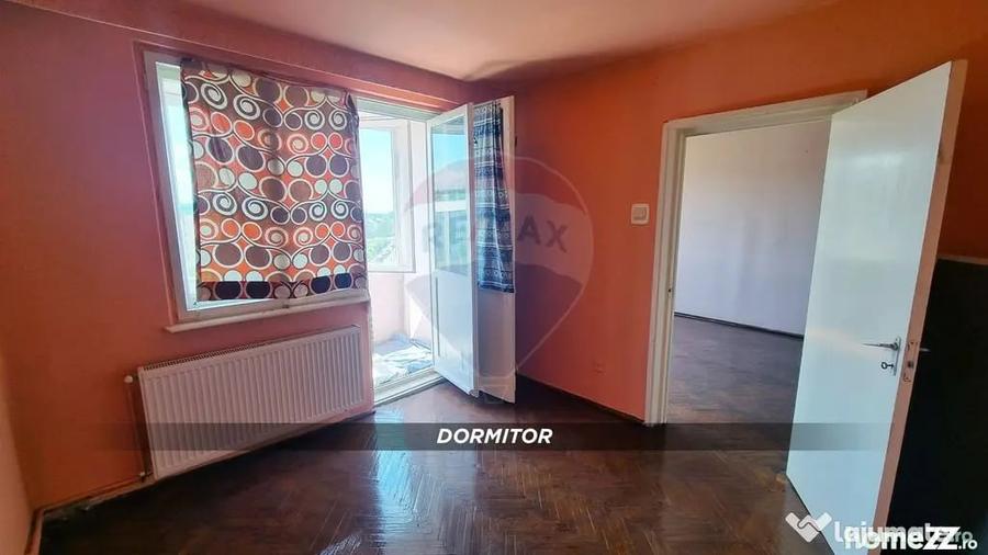 Apartament cu 3 camere semidecomandat în Central