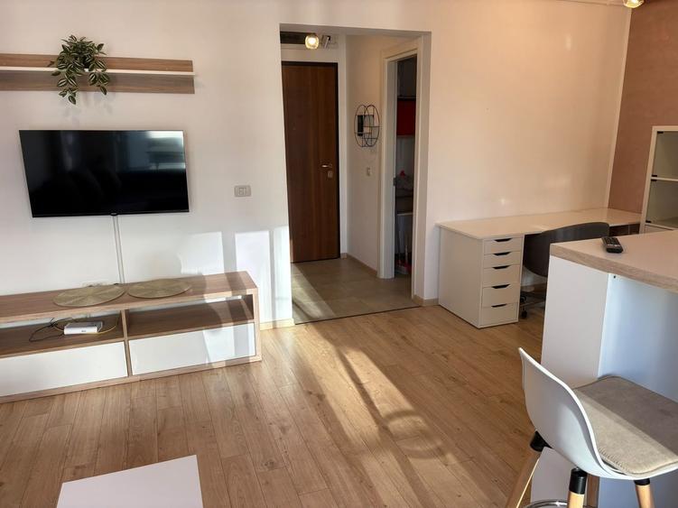 Apartament cu 2 camere decomandat, mobilat în Tractorul