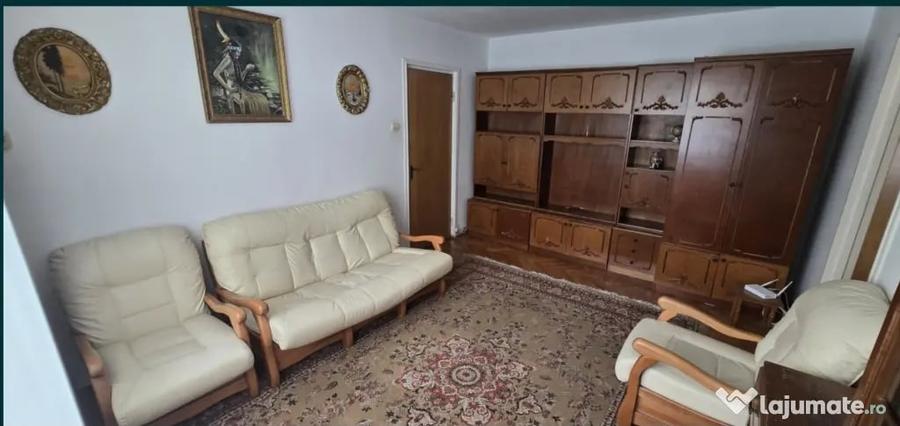 Apartament cu 2 camere semidecomandat în Centrul Civic