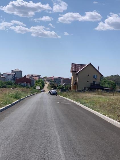 Teren Construcții intravilan de 750 mp, în Est