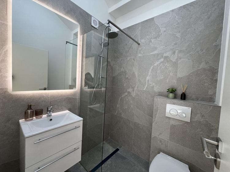 Penthouse cu 4 camere decomandat, mobilat în Exterior Vest
