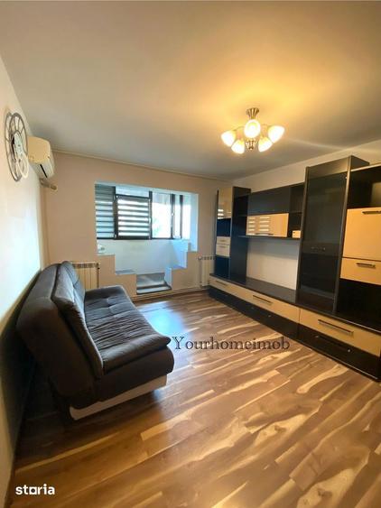 Apartament cu 2 camere semidecomandat în Craiovița Nouă