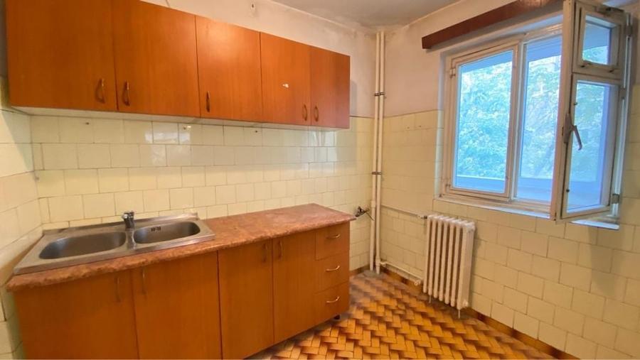 Apartament cu 3 camere decomandat în Tineretului