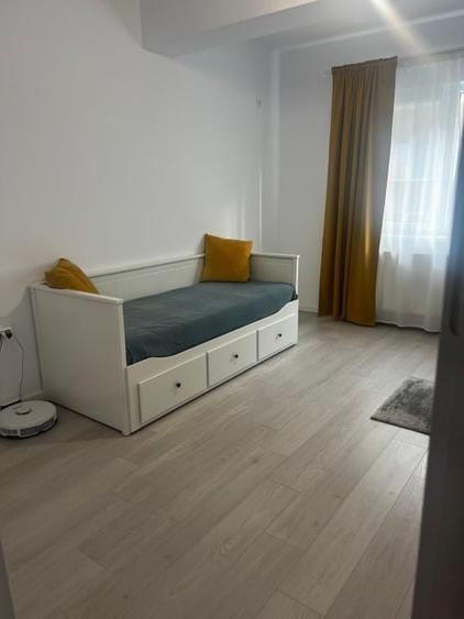 Apartament cu 3 camere decomandat, mobilat în Brâncoveanu
