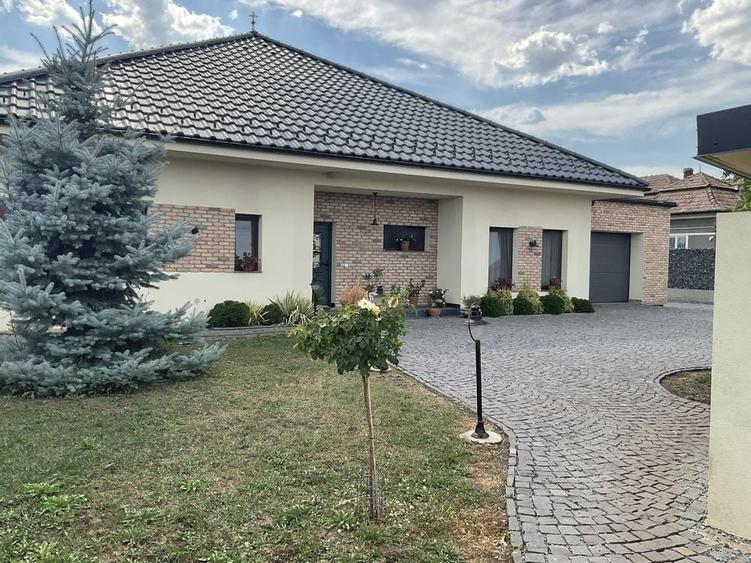 Casă cu 4 camere în Mihai Viteazu