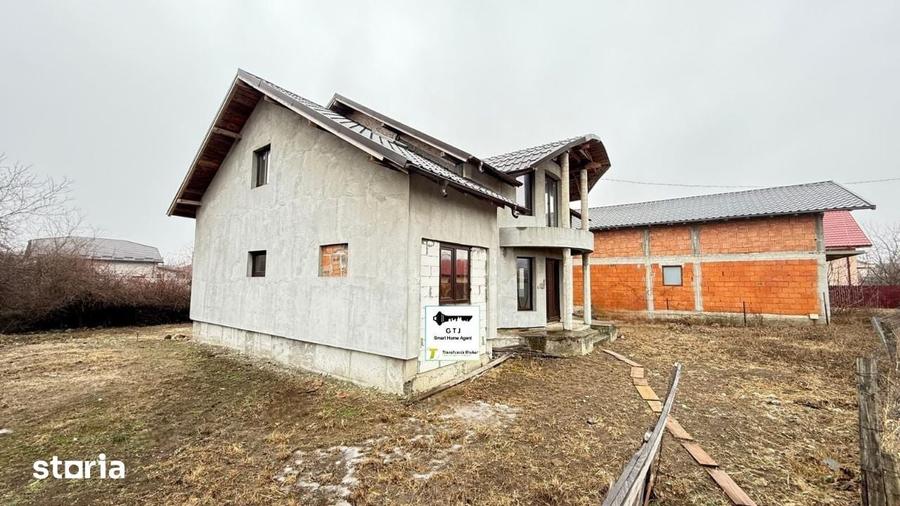 Casă cu 6 camere cu Teren 770 Mp în Câmpineanca