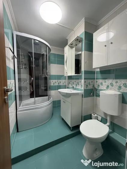 Apartament cu 3 camere decomandat în Micro 16