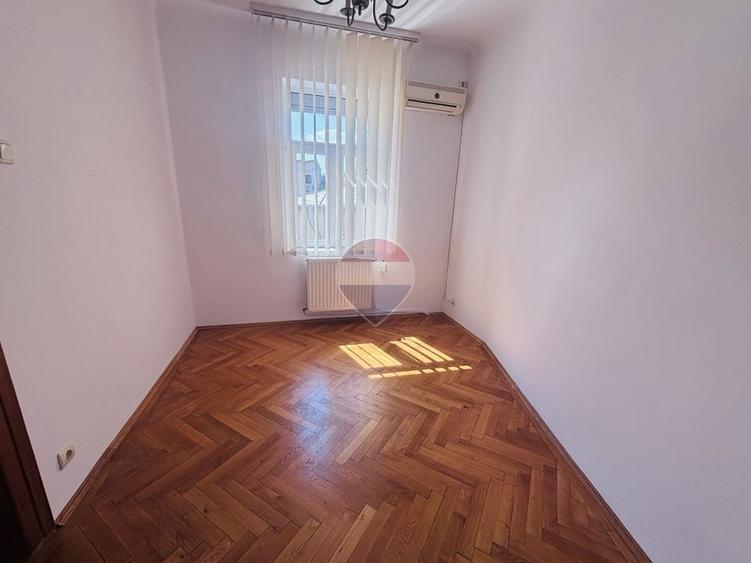 Casă individuală cu 4 camere cu Teren 200 Mp în Dorobanți