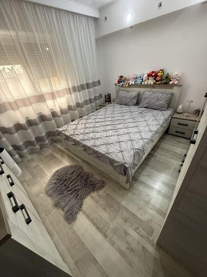 Vand apartament zona 800