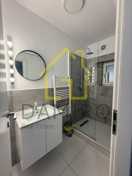 Apartament cu 5 camere semidecomandat în Calea Călărașilor