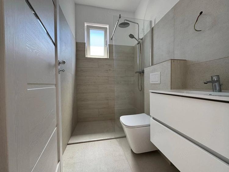 Apartament cu 3 camere decomandat în Girocului