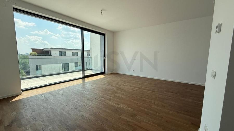 Apartament cu 3 camere semidecomandat în Nord