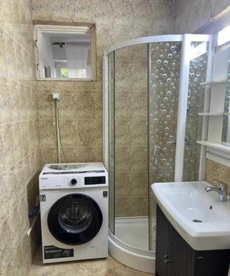 Apartament cu 3 camere semidecomandat în Iancului