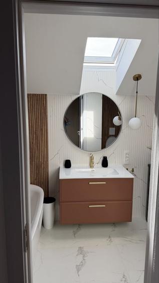 Apartament cu 3 camere în Dumbrăvița