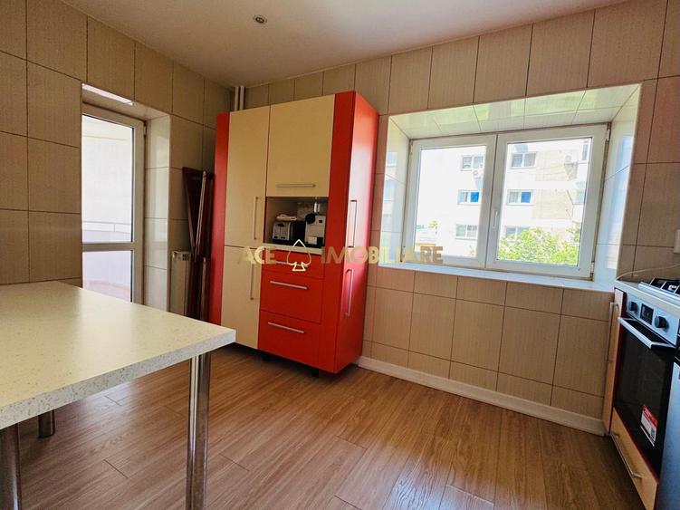 Apartament cu 3 camere decomandat, mobilat în Calea Călărașilor