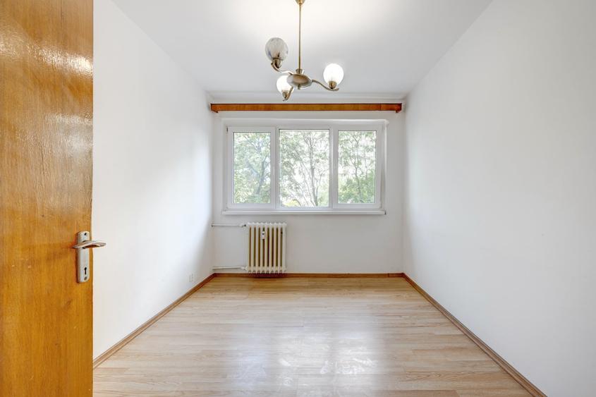 Apartament cu 3 camere semidecomandat în Titan