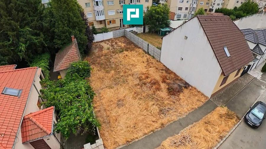 Teren de 355 mp, în Intim