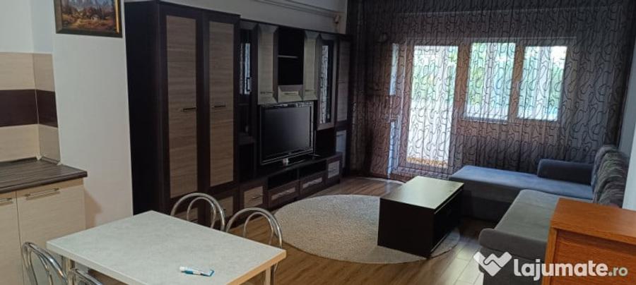 Apartament cu 2 camere decomandat în Roșu