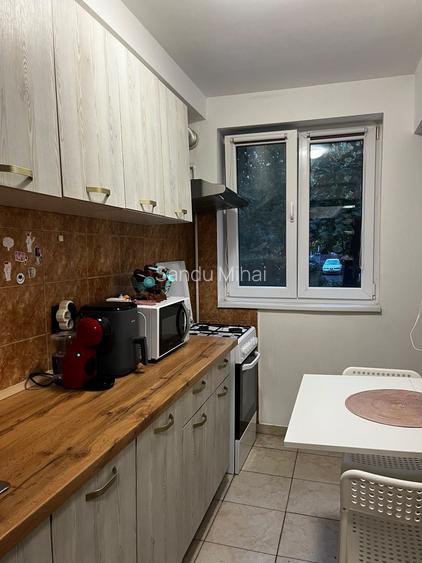 Proprietar inchiriez garsoniera 40mp metrou Tudor Vladimirescu