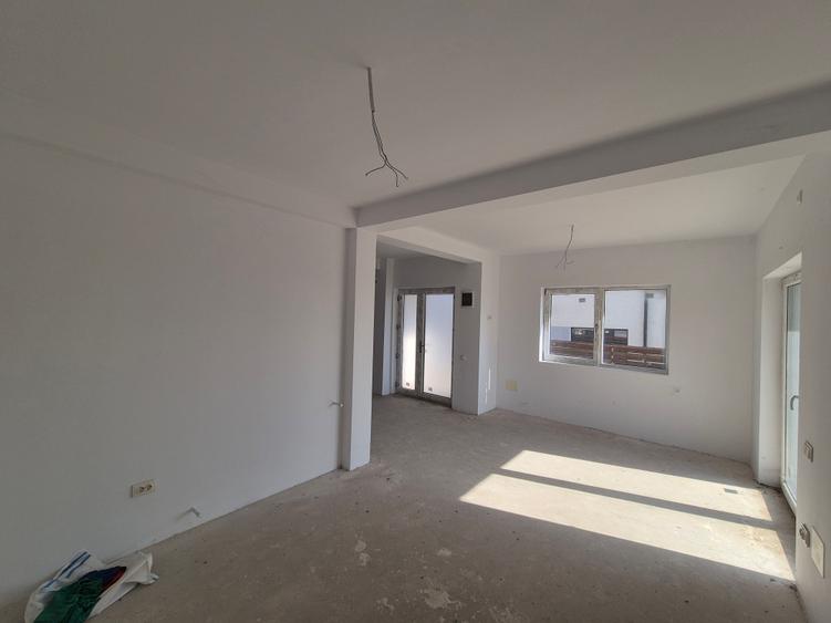 Duplex cu 4 camere cu Canalizare în Chiajna
