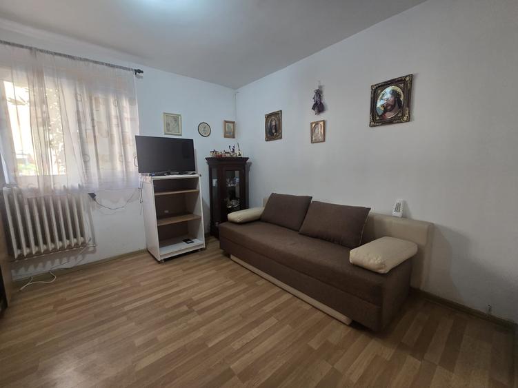 Apartament cu 3 camere în Cetate