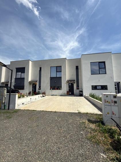 Duplex cu 3 camere cu Canalizare în Ghiroda
