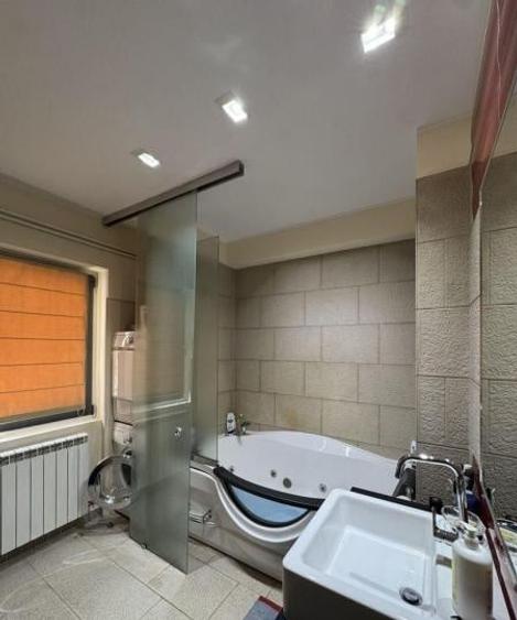 Apartament cu 4 camere semidecomandat, mobilat în Dorobanți