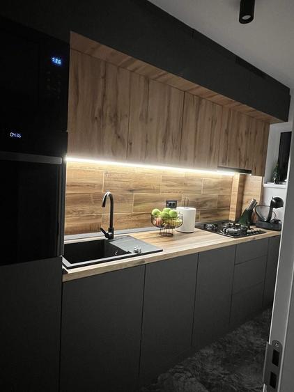 Apartament cu 3 camere decomandat în Eroii Revoluției