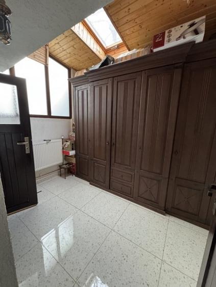 Duplex cu 4 camere cu Canalizare în Democrației