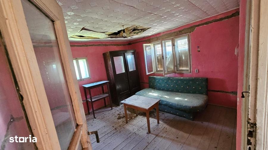 Casă cu 3 camere cu Teren 2880 Mp în Buteni
