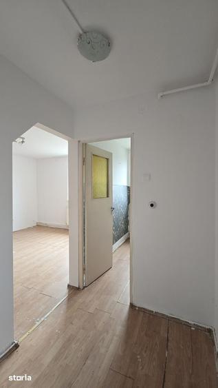 Apartament cu 3 camere semidecomandat în Central
