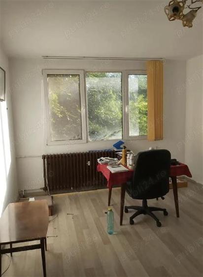 Apartament cu 4 camere decomandat în Berceni