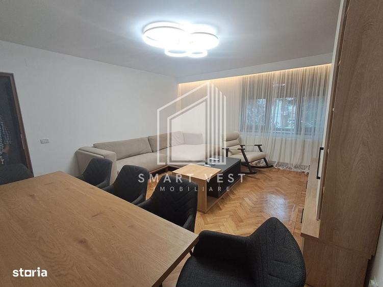Apartament cu 4 camere semidecomandat în Central
