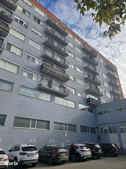 Apartament cu 4 camere în Micro 17