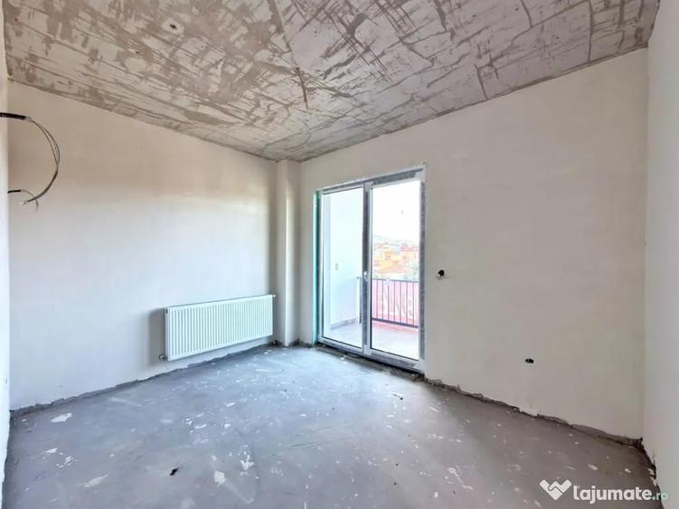 Apartament cu 3 camere semidecomandat în Central