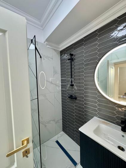 Apartament cu 3 camere decomandat în Aviației