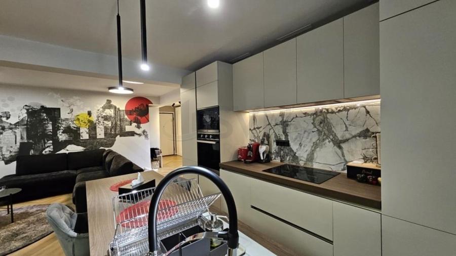 Apartament cu 4 camere decomandat, mobilat în Iancu Nicolae