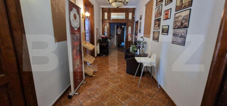 Casă cu 5 camere cu Teren 1500 Mp în Central